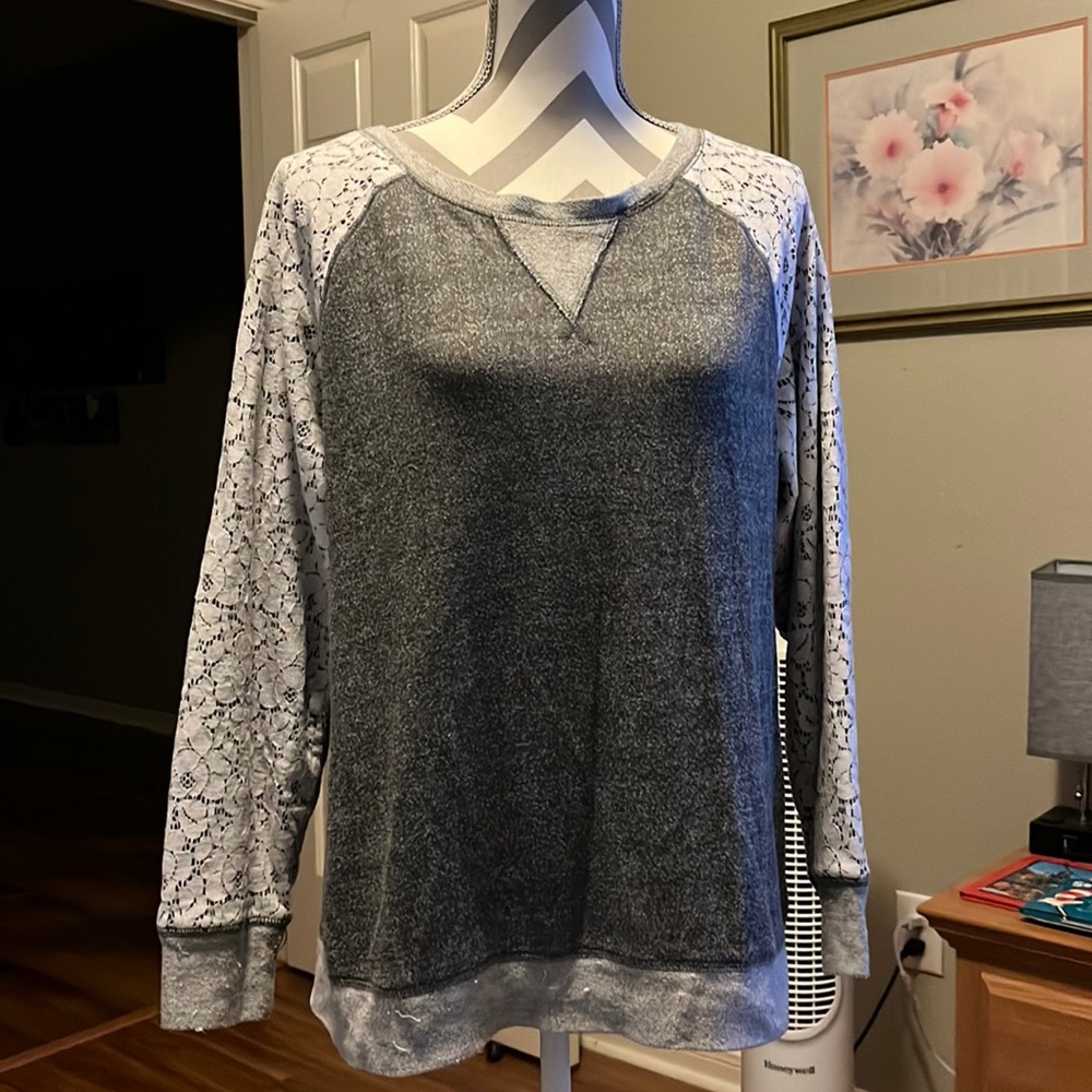 philosophy 2-Tone gray shirt